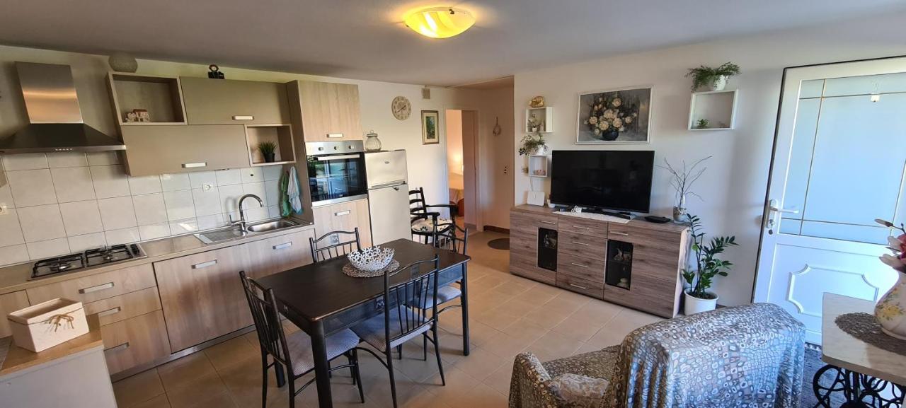 Apartmani Fani Supetar Ngoại thất bức ảnh